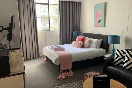 Cute Heritage Studio , Pools And Gym! Auckland Luaran gambar